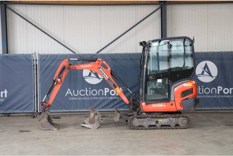 Kubota KX019-4 - حفارة مُصَّغرة: صورة 1 Kubota KX019-4 - حفارة مُصَّغرة: صورة 1