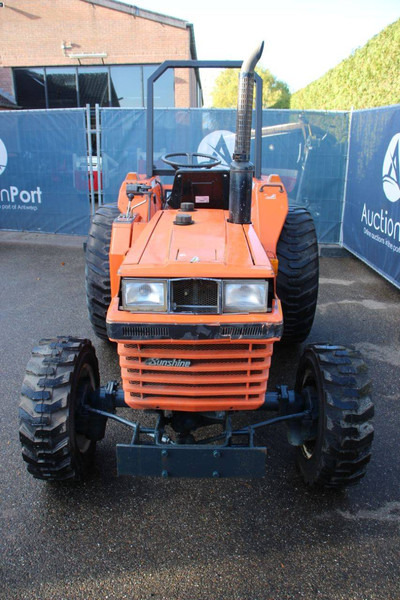 Kubota Sunshine L1-R26 Reverser - جرار: صورة 4 Kubota Sunshine L1-R26 Reverser - جرار: صورة 4