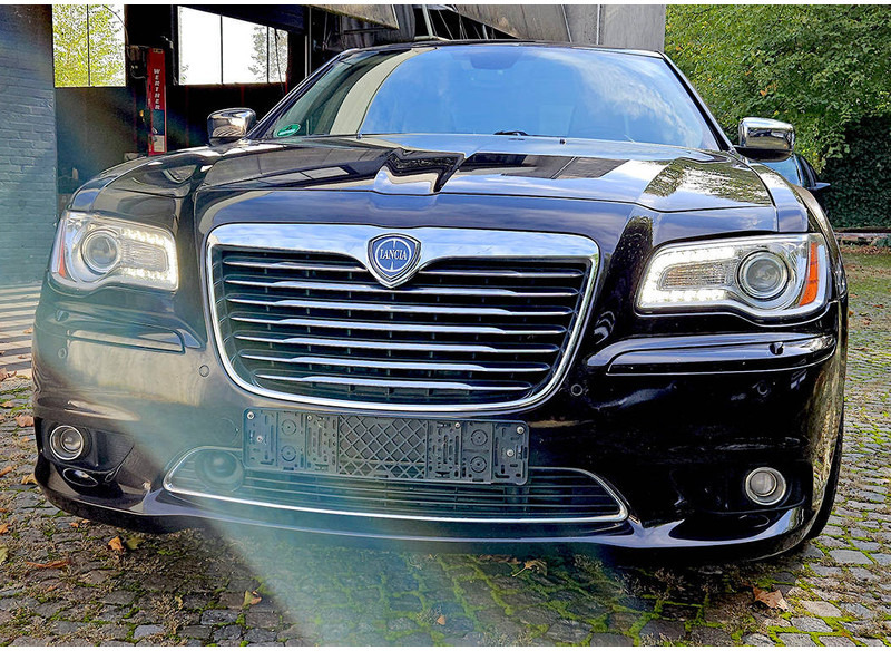 Lancia Thema (II) 3.0 V6 CRD - سيدان: صورة 4 Lancia Thema (II) 3.0 V6 CRD - سيدان: صورة 4