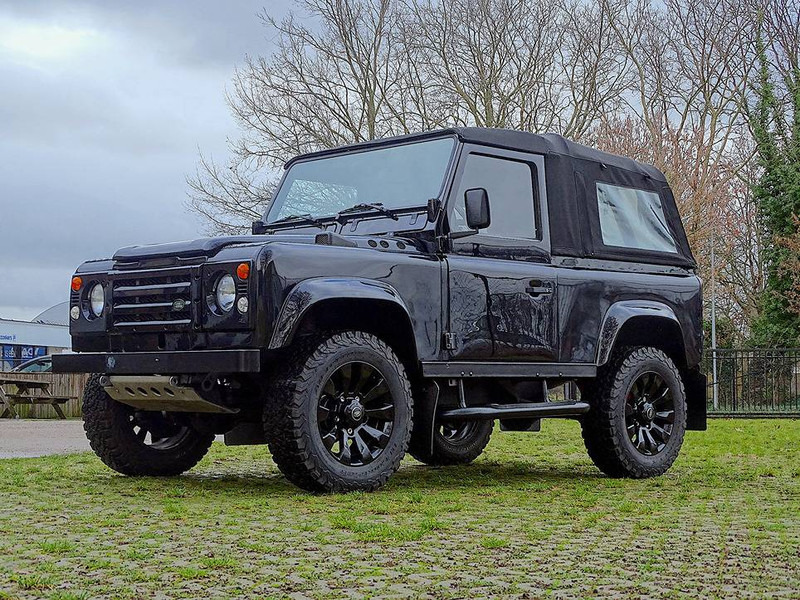 Land Rover 'Ninety' Convertible _ V8 - سيدان: صورة 1 Land Rover 'Ninety' Convertible _ V8 - سيدان: صورة 1