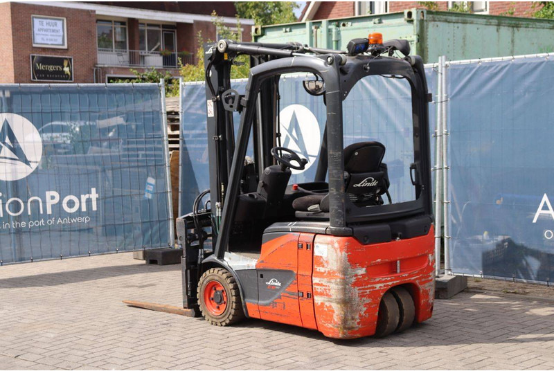 Linde E12-02 - رافعة شوكية كهربائية: صورة 4 Linde E12-02 - رافعة شوكية كهربائية: صورة 4