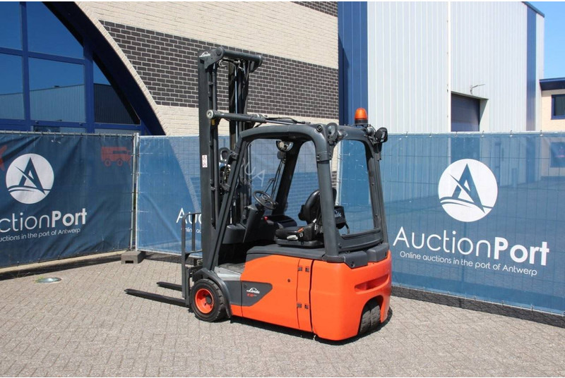 Linde E18-02 - رافعة شوكية تعمل بالغاز: صورة 3 Linde E18-02 - رافعة شوكية تعمل بالغاز: صورة 3