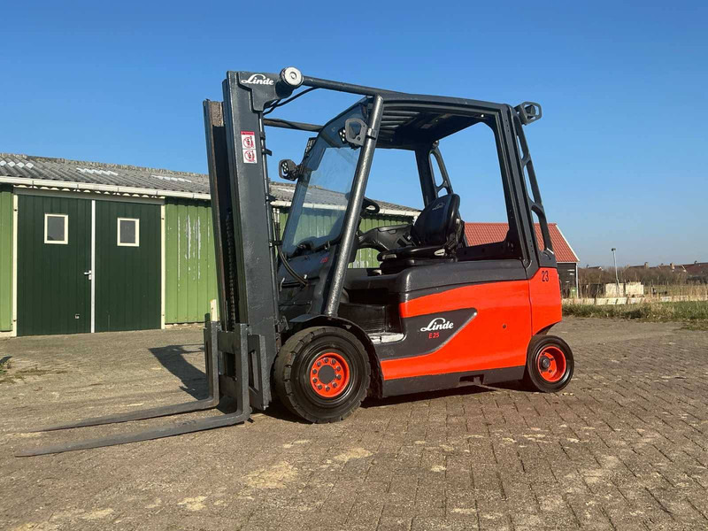 Linde E25L-01 - رافعة شوكية كهربائية: صورة 1 Linde E25L-01 - رافعة شوكية كهربائية: صورة 1