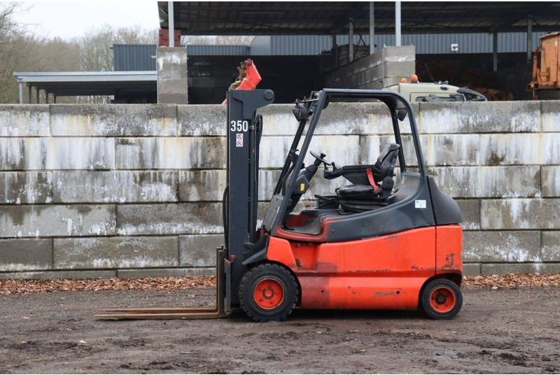 Linde E30/03/600 - رافعة شوكية كهربائية: صورة 1 Linde E30/03/600 - رافعة شوكية كهربائية: صورة 1