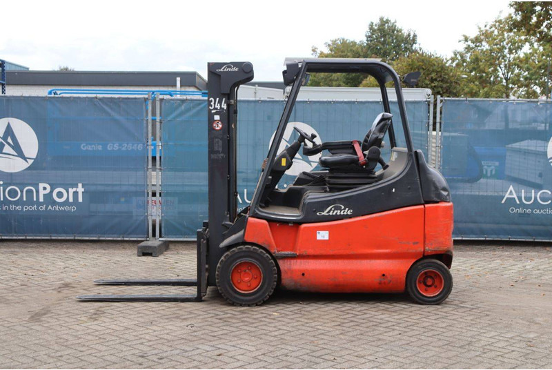 Linde E30/03 - رافعة شوكية كهربائية: صورة 2 Linde E30/03 - رافعة شوكية كهربائية: صورة 2