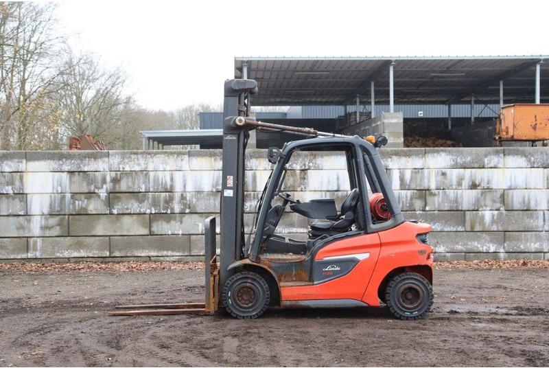 Linde H25T-01 - رافعة شوكية تعمل بالغاز: صورة 2 Linde H25T-01 - رافعة شوكية تعمل بالغاز: صورة 2