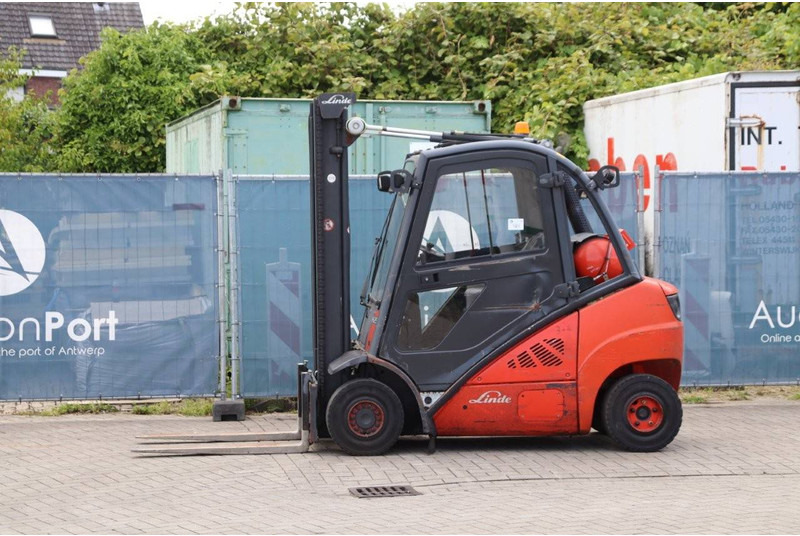Linde H25T - رافعة شوكية تعمل بالغاز: صورة 1 Linde H25T - رافعة شوكية تعمل بالغاز: صورة 1