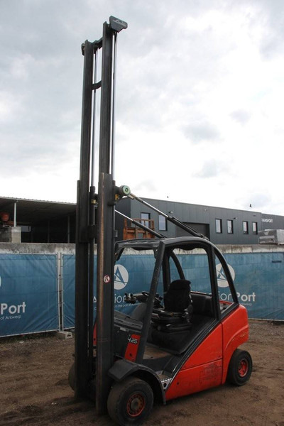 Linde H25T - رافعة شوكية للأرض الوعرة: صورة 3 Linde H25T - رافعة شوكية للأرض الوعرة: صورة 3