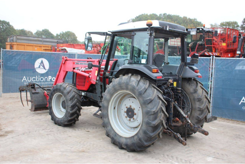 Massey Ferguson MF 4455 - جرار: صورة 3 Massey Ferguson MF 4455 - جرار: صورة 3