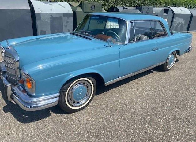 Mercedes-Benz 220 SE coupe Automatic - سيدان: صورة 1 Mercedes-Benz 220 SE coupe Automatic - سيدان: صورة 1