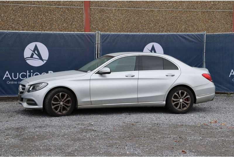 Mercedes-Benz C-Klasse 200 - سيدان: صورة 1 Mercedes-Benz C-Klasse 200 - سيدان: صورة 1