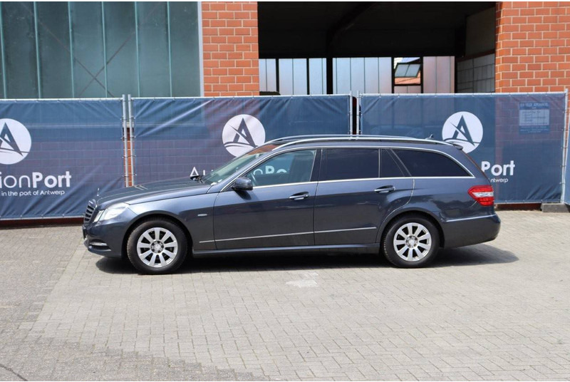 Mercedes-Benz E-Klasse 200 GCI - سيارة: صورة 1 Mercedes-Benz E-Klasse 200 GCI - سيارة: صورة 1