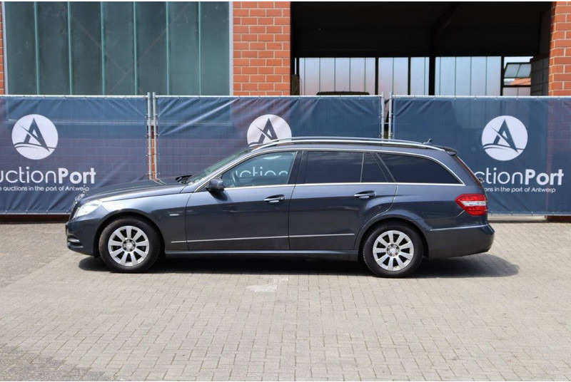 Mercedes-Benz E-Klasse 200 GCI - سيارة: صورة 2 Mercedes-Benz E-Klasse 200 GCI - سيارة: صورة 2