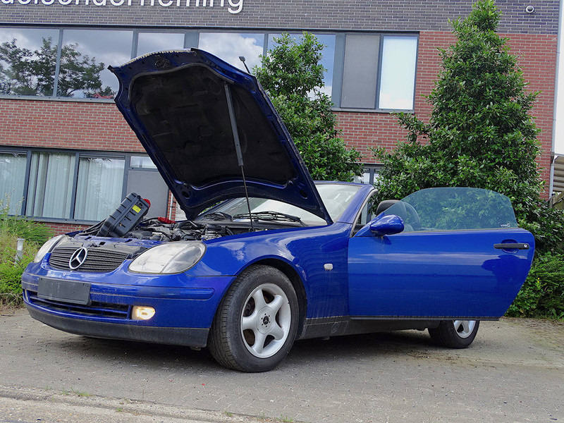 Mercedes-Benz SLK SLK200 - سيدان: صورة 3 Mercedes-Benz SLK SLK200 - سيدان: صورة 3