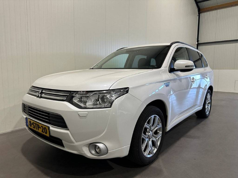 Mitsubishi Outlander PHEV SUV - سيارة دفع رباعي: صورة 1 Mitsubishi Outlander PHEV SUV - سيارة دفع رباعي: صورة 1