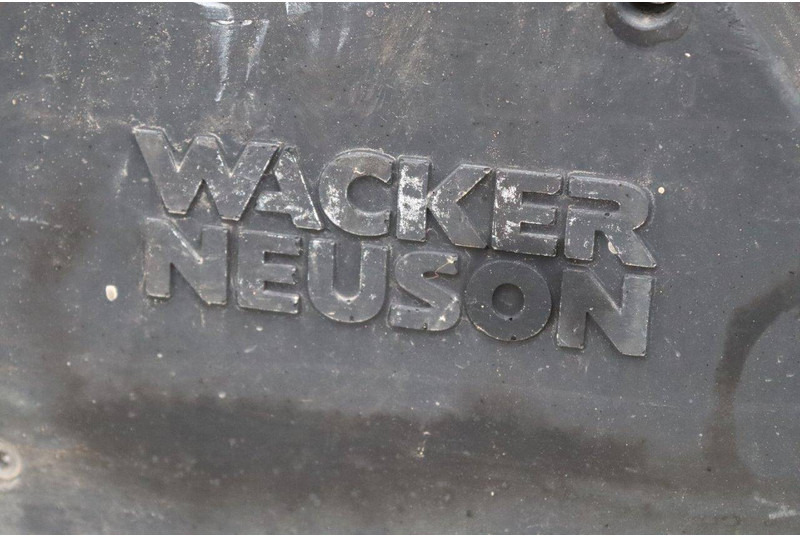 لوحة اهتزازية Neuson DPU3050: صورة 16
