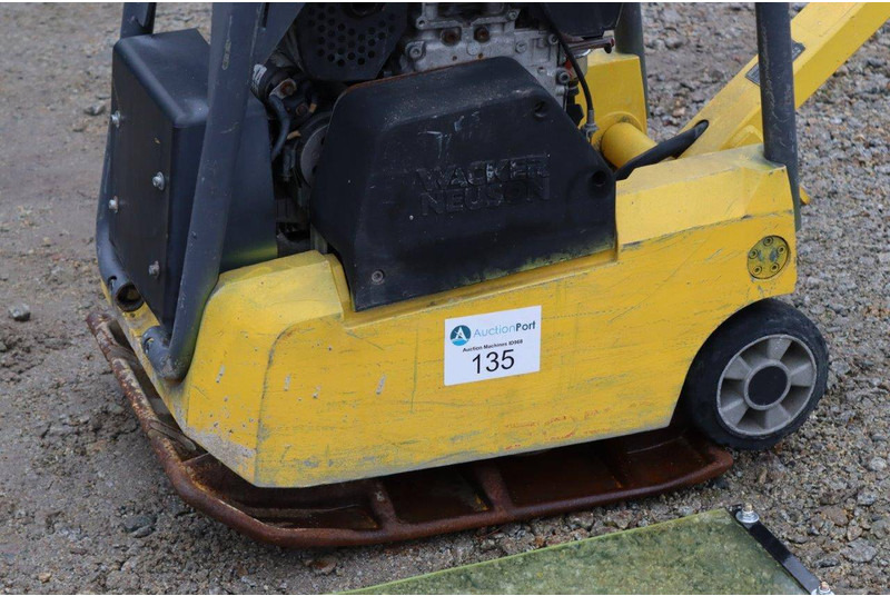 لوحة اهتزازية Neuson DPU3050: صورة 11