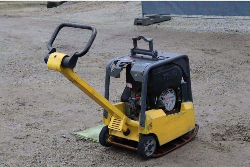 لوحة اهتزازية Neuson DPU3050: صورة 6