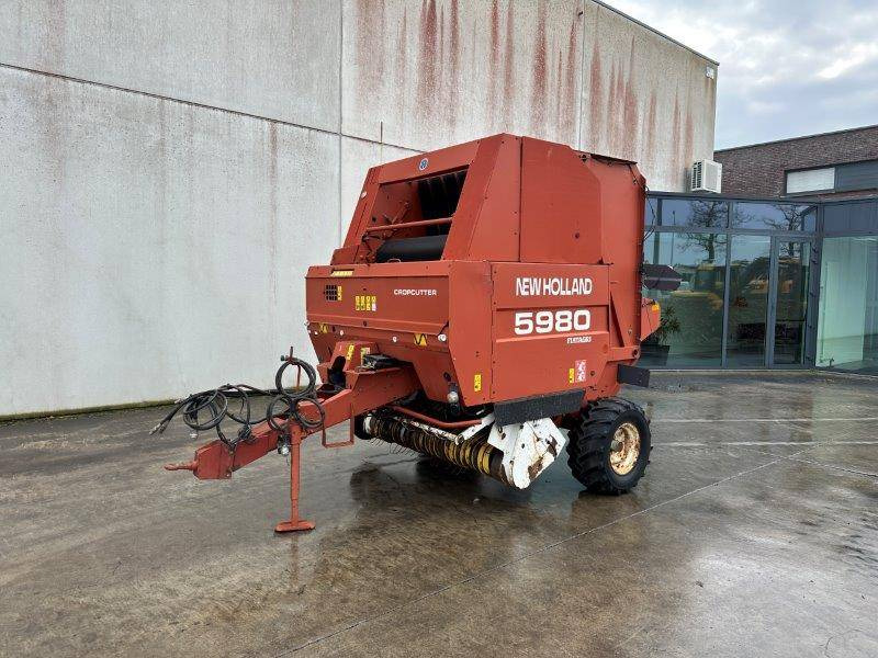 New Holland 654 - الآلات الزراعية: صورة 1 New Holland 654 - الآلات الزراعية: صورة 1