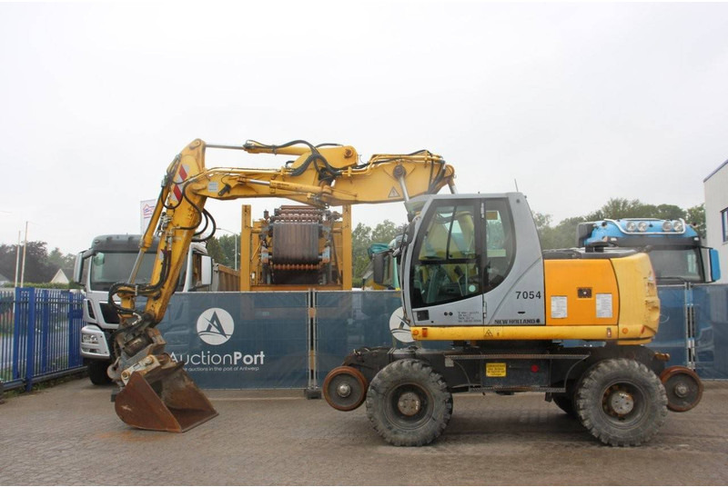 New Holland MH5 Plus - حفارة دولاب: صورة 2 New Holland MH5 Plus - حفارة دولاب: صورة 2