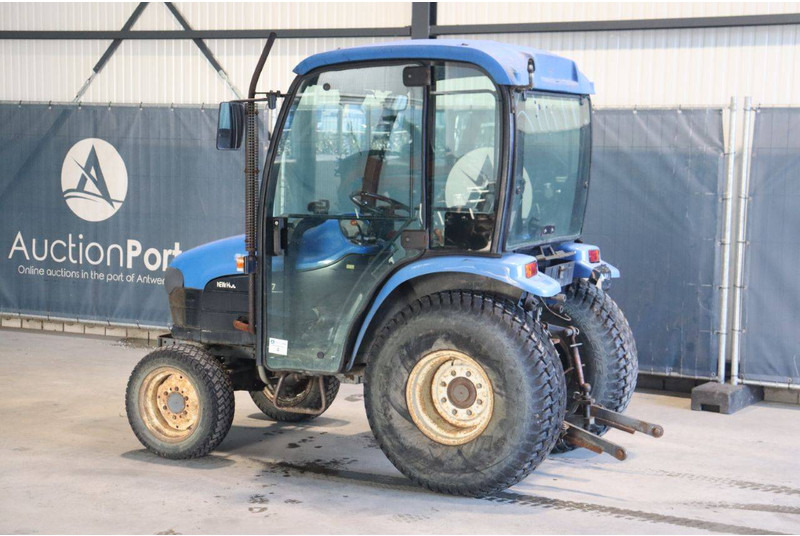 New Holland TC27D - جرار: صورة 3 New Holland TC27D - جرار: صورة 3