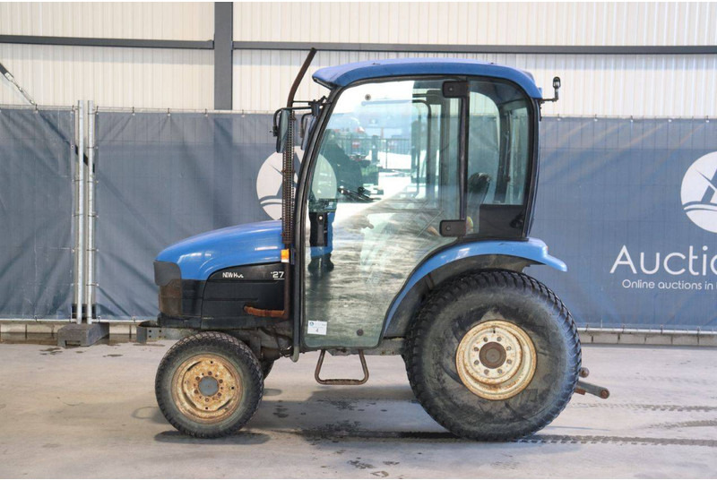 New Holland TC27D - جرار: صورة 2 New Holland TC27D - جرار: صورة 2