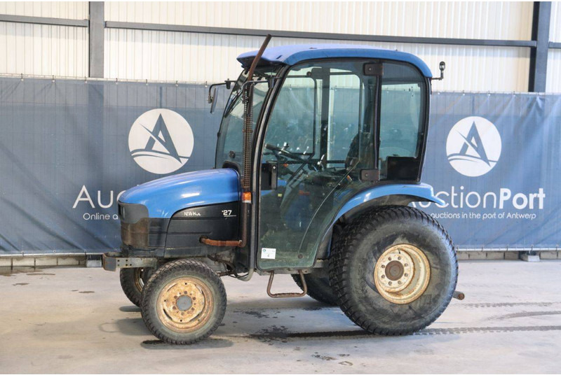 New Holland TC27D - جرار: صورة 1 New Holland TC27D - جرار: صورة 1