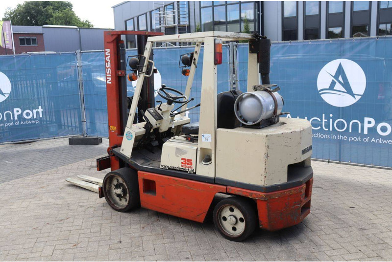 Nissan KCUGH02F350 - رافعة شوكية تعمل بالغاز: صورة 4 Nissan KCUGH02F350 - رافعة شوكية تعمل بالغاز: صورة 4