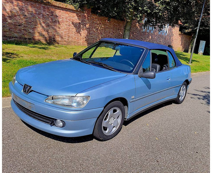 Peugeot 306 Cabriolet 1.6 Automatic - سيدان: صورة 1 Peugeot 306 Cabriolet 1.6 Automatic - سيدان: صورة 1