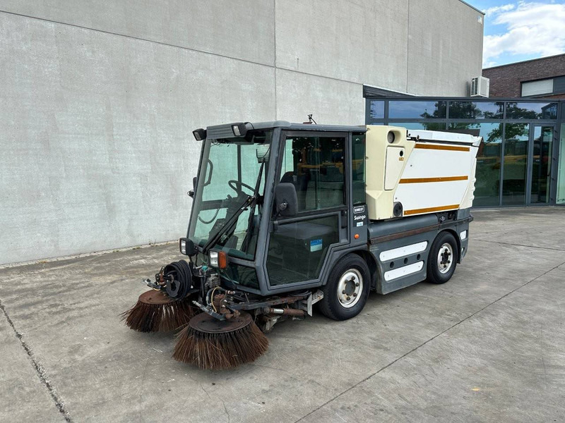 Schmidt Swingo 225 - سياره كنس شوارع: صورة 1 Schmidt Swingo 225 - سياره كنس شوارع: صورة 1