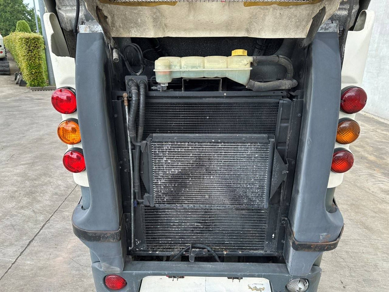 Schmidt Swingo 225 - سياره كنس شوارع: صورة 5 Schmidt Swingo 225 - سياره كنس شوارع: صورة 5