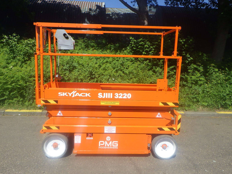 Skyjack SJ3220 - رافعة هيدروليكية مقصية: صورة 1 Skyjack SJ3220 - رافعة هيدروليكية مقصية: صورة 1