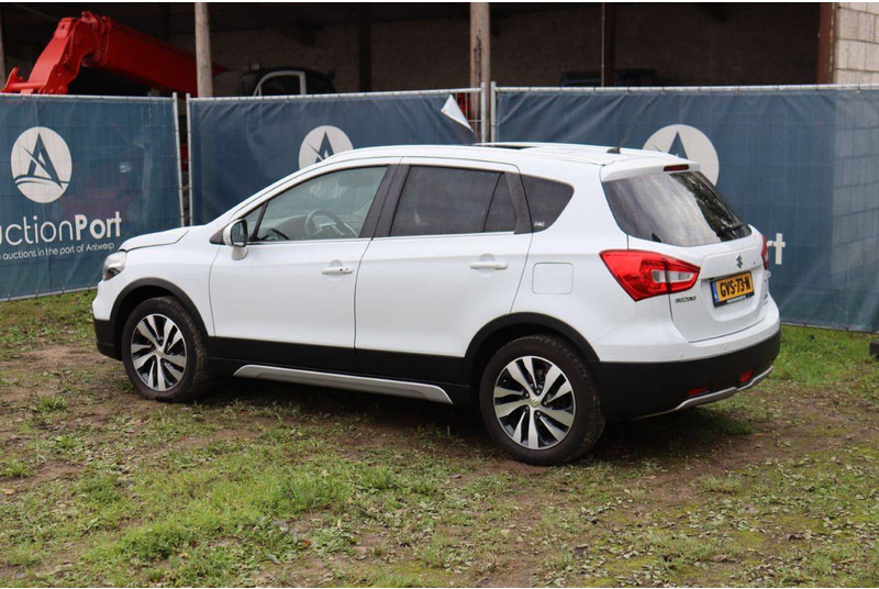 Suzuki SX4 - سيدان: صورة 3 Suzuki SX4 - سيدان: صورة 3