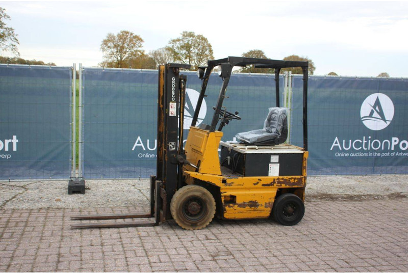 TCM - رافعة شوكية كهربائية: صورة 1 TCM - رافعة شوكية كهربائية: صورة 1