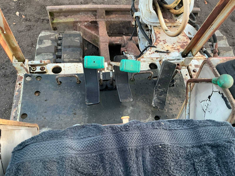 حفار زحاف Takeuchi TB045: صورة 14