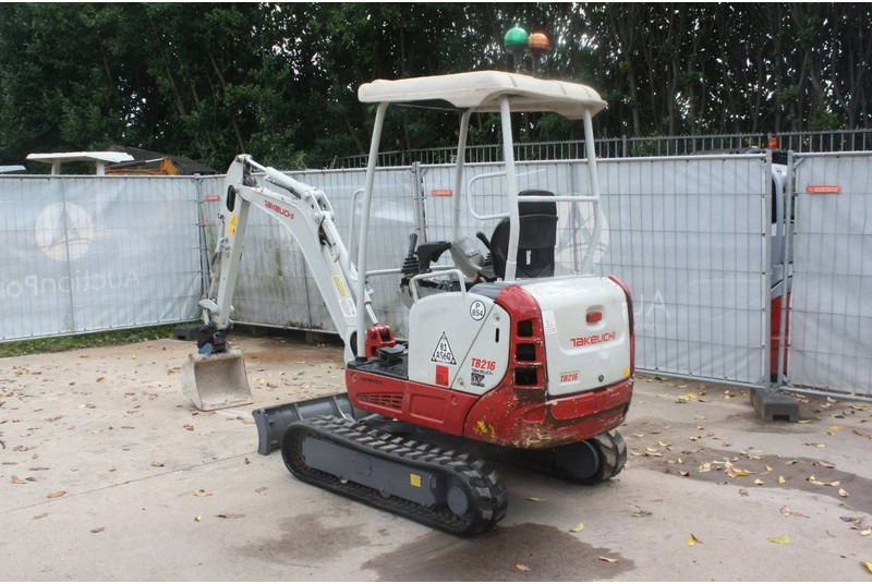 Takeuchi TB216 - حفارة مُصَّغرة: صورة 2 Takeuchi TB216 - حفارة مُصَّغرة: صورة 2