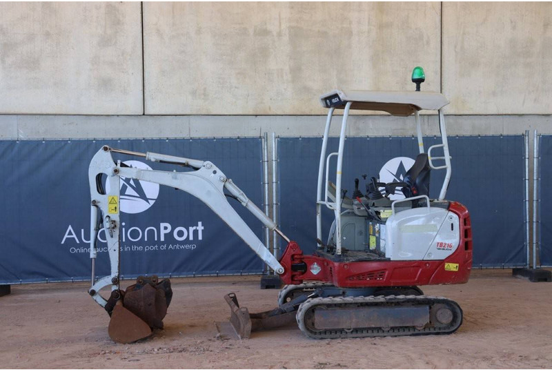 Takeuchi TB216 - حفارة مُصَّغرة: صورة 1 Takeuchi TB216 - حفارة مُصَّغرة: صورة 1