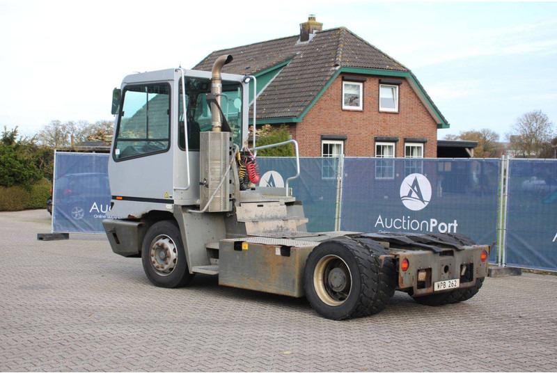 Terberg YT182 - جرار المحطة: صورة 3 Terberg YT182 - جرار المحطة: صورة 3