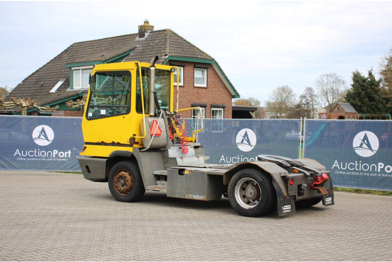 Terberg YT182 - جرار المحطة: صورة 3 Terberg YT182 - جرار المحطة: صورة 3