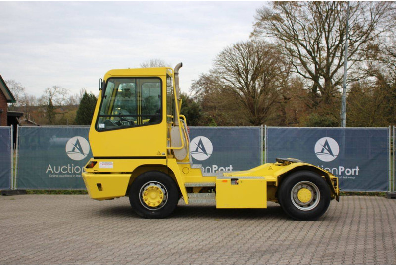 Terberg YT182 - جرار المحطة: صورة 2 Terberg YT182 - جرار المحطة: صورة 2