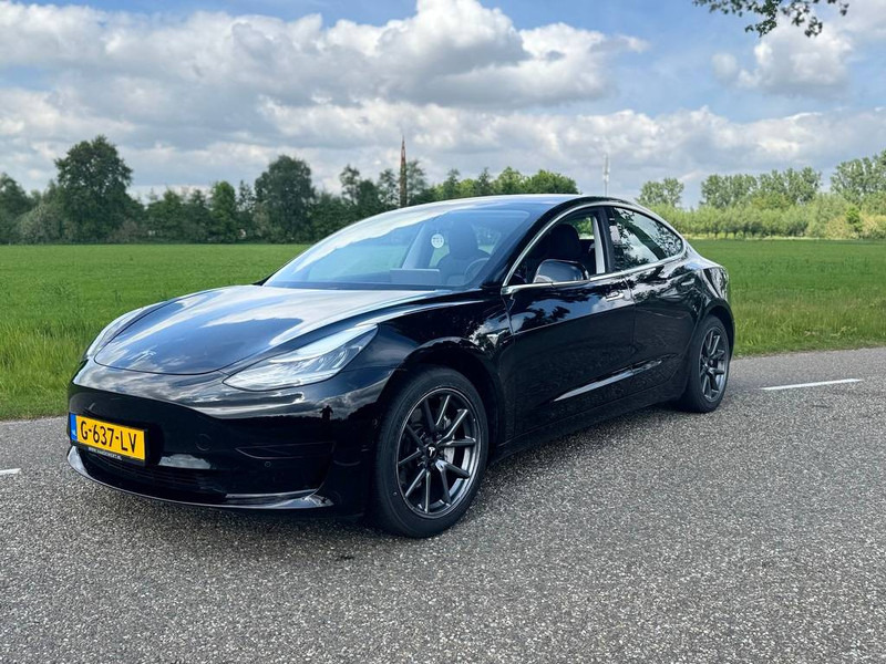 Tesla Model 3 - سيدان: صورة 1 Tesla Model 3 - سيدان: صورة 1