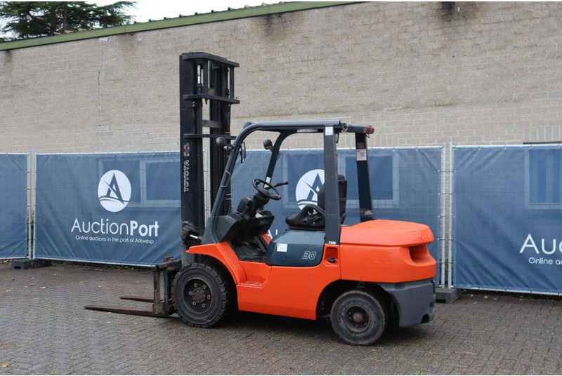 Toyota 02-7FD30 - رافعة شوكية ديزل: صورة 4 Toyota 02-7FD30 - رافعة شوكية ديزل: صورة 4