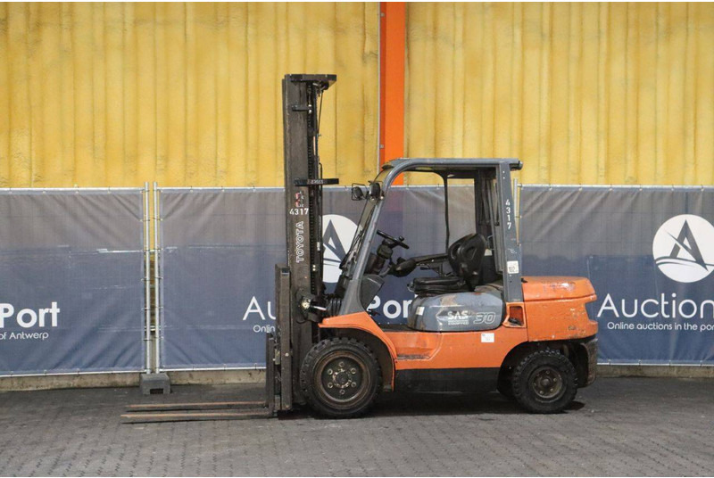 Toyota 02-7FDF30 - رافعة شوكية ديزل: صورة 1 Toyota 02-7FDF30 - رافعة شوكية ديزل: صورة 1