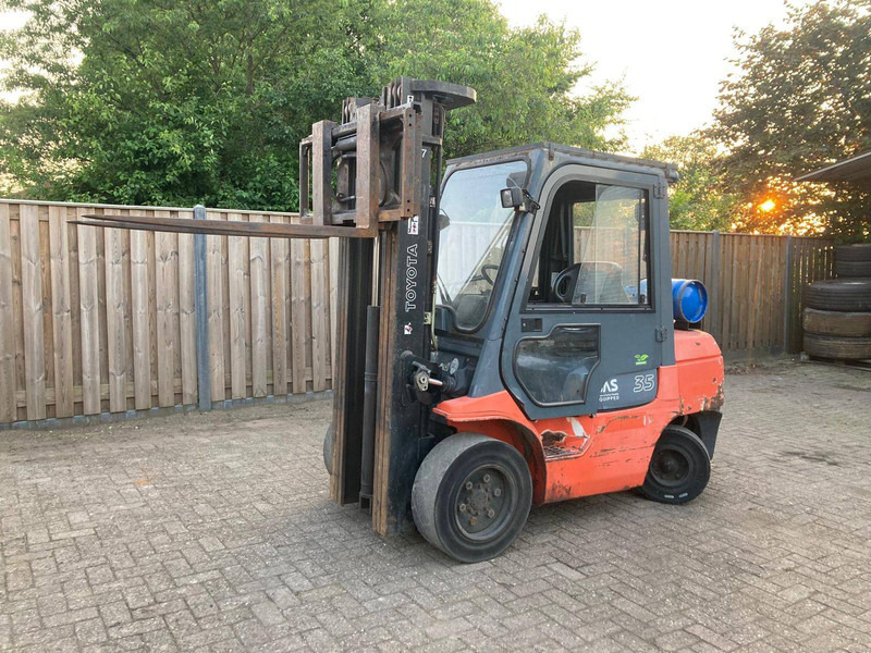 Toyota 02-7FGF-35 - رافعة شوكية تعمل بالغاز: صورة 1 Toyota 02-7FGF-35 - رافعة شوكية تعمل بالغاز: صورة 1