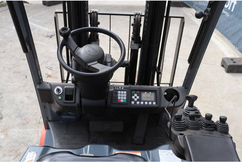 رافعة شوكية كهربائية Toyota 8FBEK18T: صورة 20