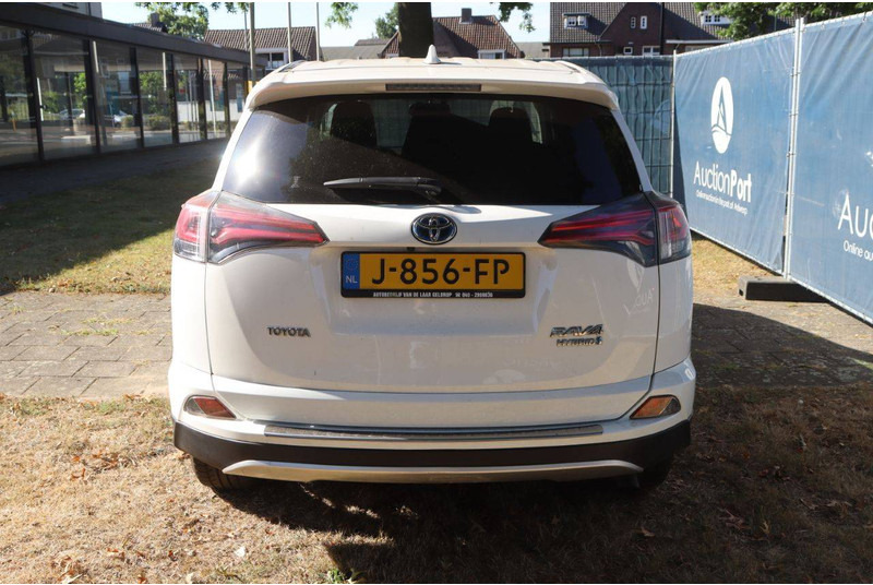 Toyota RAV4 - سيارة دفع رباعي: صورة 5 Toyota RAV4 - سيارة دفع رباعي: صورة 5