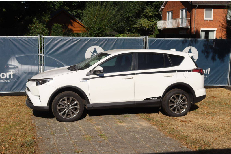 Toyota RAV4 - سيارة دفع رباعي: صورة 1 Toyota RAV4 - سيارة دفع رباعي: صورة 1