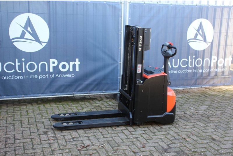 Toyota SWE200D - آلة التكديس: صورة 1 Toyota SWE200D - آلة التكديس: صورة 1