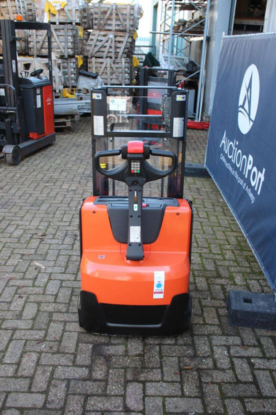 Toyota SWE200D - آلة التكديس: صورة 4 Toyota SWE200D - آلة التكديس: صورة 4