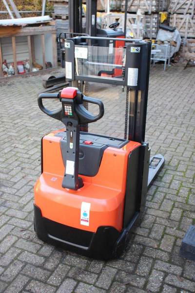 Toyota SWE200D - آلة التكديس: صورة 5 Toyota SWE200D - آلة التكديس: صورة 5